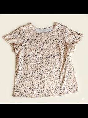 Size XL, EUC, Romantic Flutter Sleeve T, Peach w/Black Micro-floralPattern